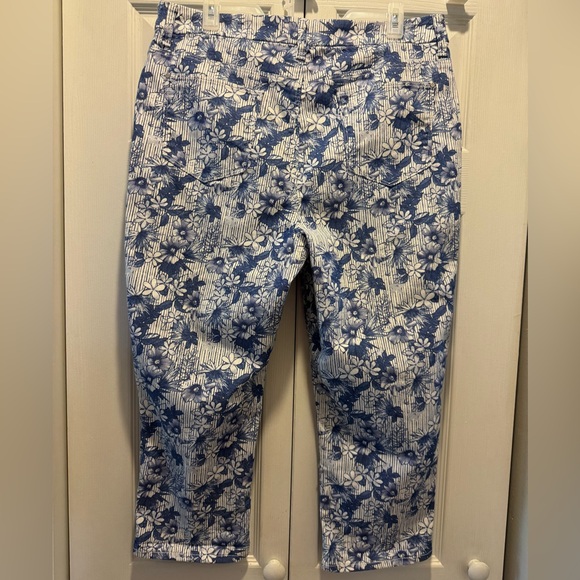 Chico’s woman’s girlfriend capri crop pants Sz:2.5(L) blue:white - Picture 2 of 2